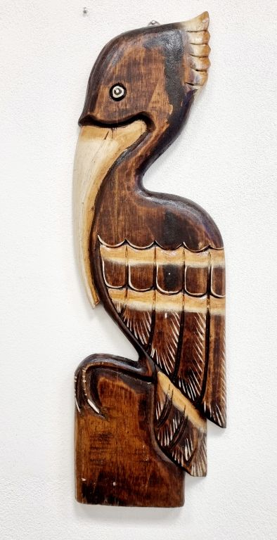 Dřevěná socha pelikán