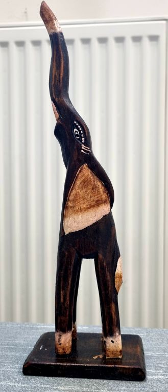 Dřevěná socha slon